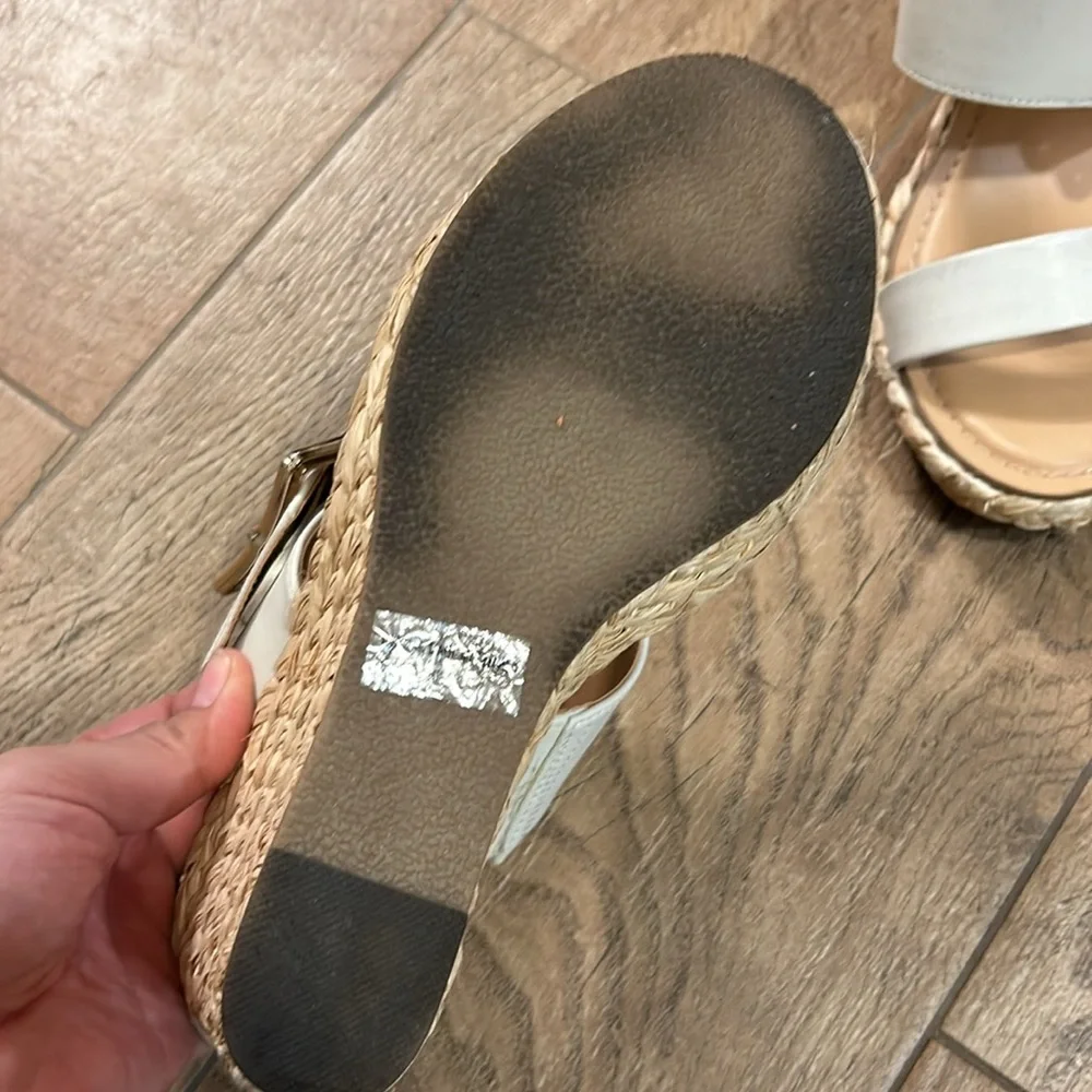 Woman’s size 10 - Picture 3 of 7